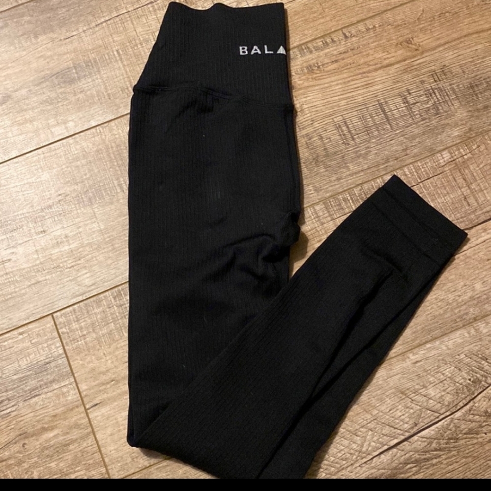 LINEAR LEGGINGS - Picture 1 of 2